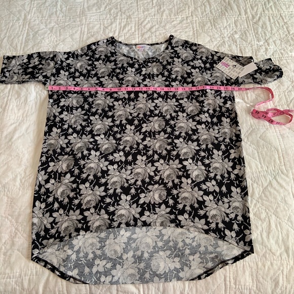 LuLaRoe Irma high low floral black and white shirt - Picture 4 of 12